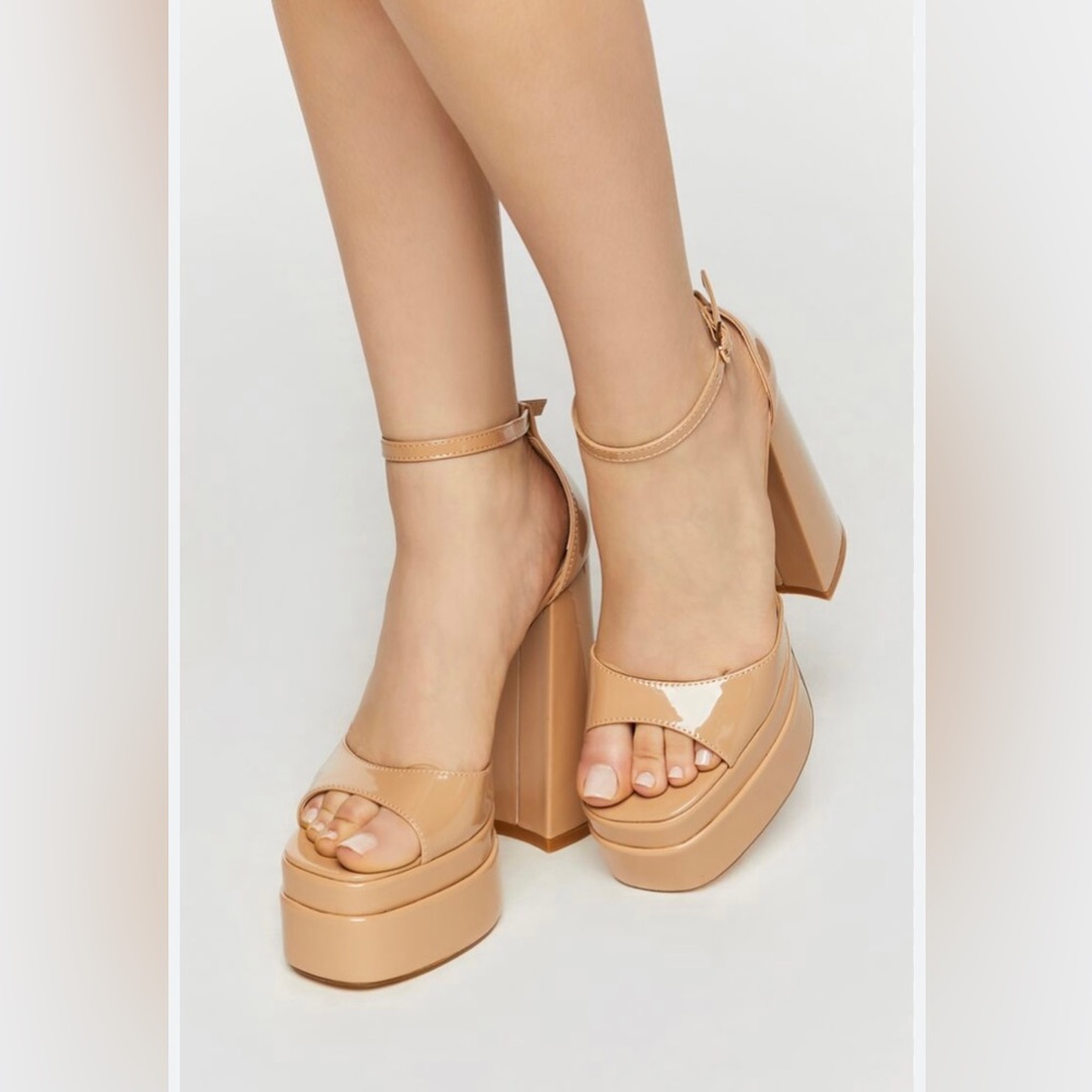 ✅ NEW ✅ Faux Patent Leather Open-Toe Platform Heels Size 8 NWT